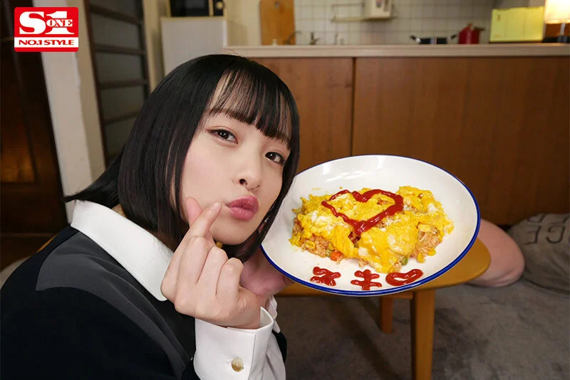 広瀬すず激似のGカップ清純AV女優・愛宝すず手作りのオムライス