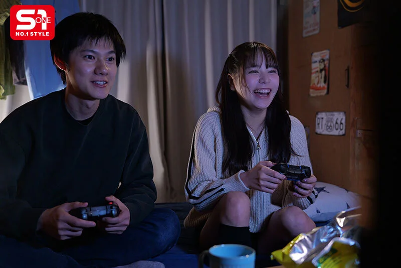 男友達と純粋な気持ちでゲームを一緒に楽しむ田野憂